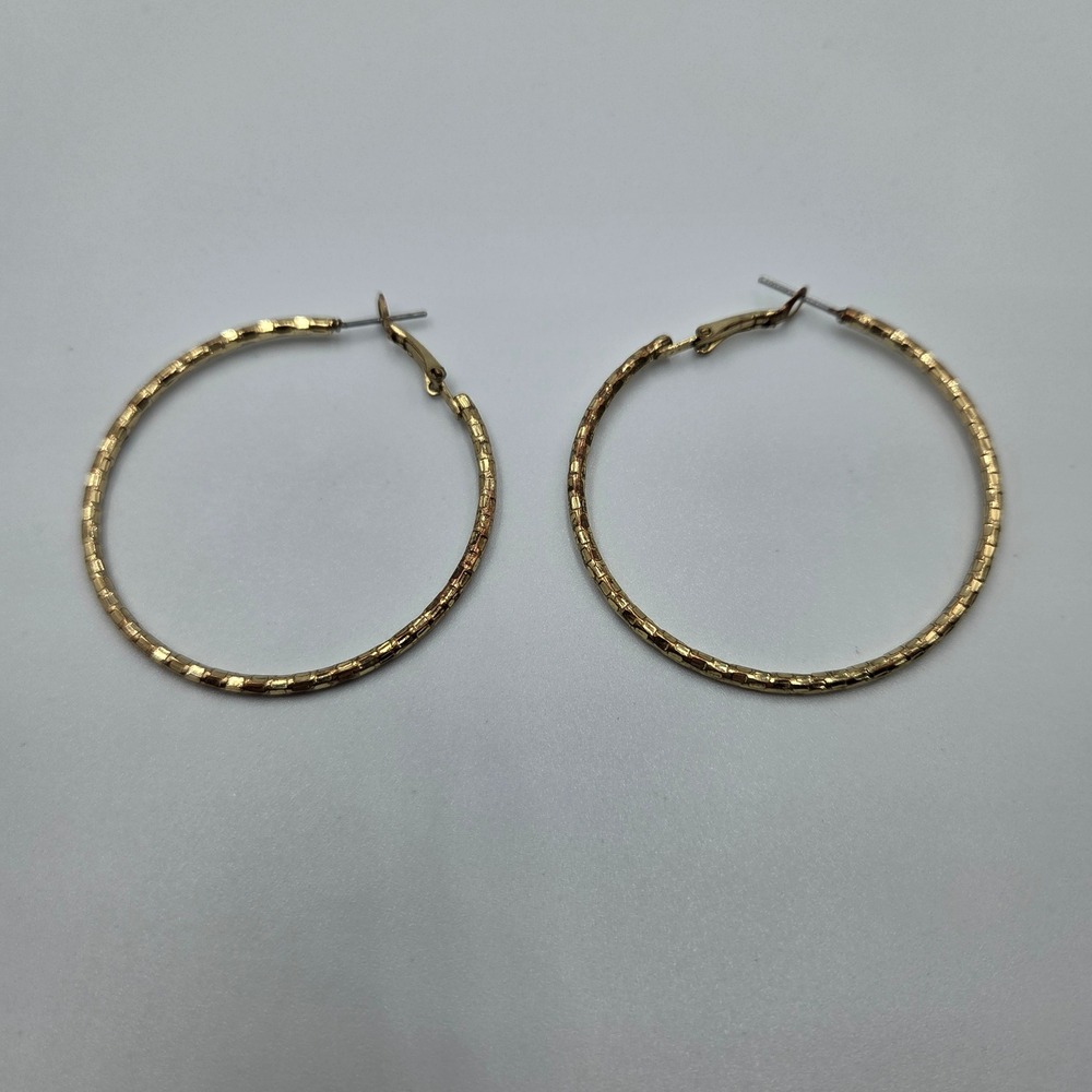Gold Tone Textured Hoop Earrings 2 Inch Large Etched Pattern Vintage Y2K 142